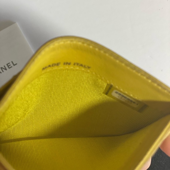 AUTHENTIC CHANEL CARD HOLDER LAMBSKIN YELLOW - Picture 8 of 9